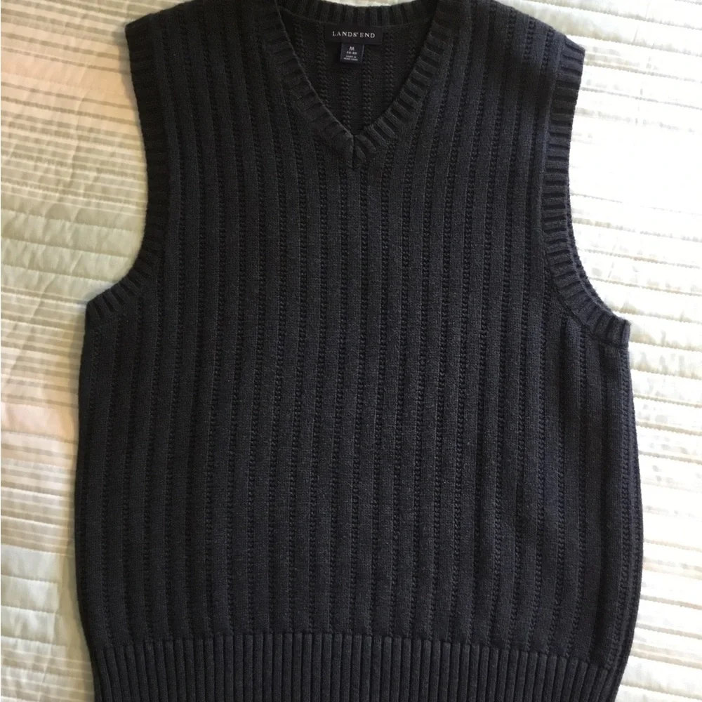 Men’s Lands' End Charcoal Gray VEST Medium sleeveless V-neck pull over